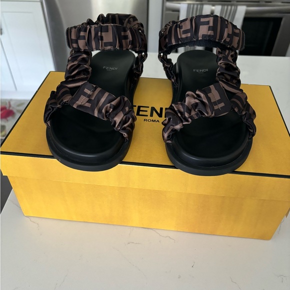 Fendi Ruched Logo Sporty Sandals - Picture 5 of 9